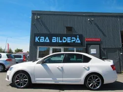 Vit Begagnad 2015 Skoda Octavia RS Halvkombi | 139 900 kr (Marknadspris)