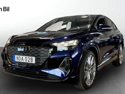 Navarrablå metallic Begagnad 2024 Audi Q4 Sportback e-tron S-Line SUV | 679 000 kr