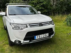 Vit Begagnad 2015 Mitsubishi Outlander SUV | 118 000 kr