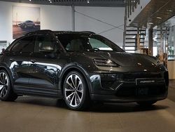 Grå Ny 2025 Porsche Macan 4 Electric SUV | 1 139 000 kr (Dyr)