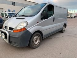Ljusgrå (grå) Begagnad 2006 Renault Trafic Van | 24 900 kr (Marknadspris)
