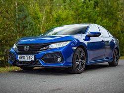Blå Begagnad 2017 Honda Civic Elegance Halvkombi | 154 900 kr (Marknadspris)