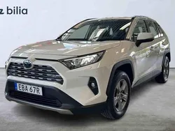 Vit Begagnad 2022 Toyota RAV4 Hybrid SUV | 359 900 kr