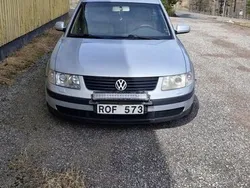 Grå Begagnad 2000 VW Passat Highline Kombi | 15 000 kr
