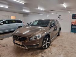 Brun Begagnad 2015 Volvo V60 CC Summum Kombi | 129 900 kr (Dyr)