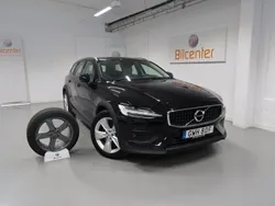 Svart Begagnad 2021 Volvo V60 CC Kombi | 329 900 kr (Marknadspris)