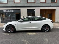 Vit Begagnad 2021 Tesla Model 3 Long Range AWD Sedan | 289 000 kr (Marknadspris)