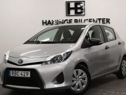 Silver Begagnad 2014 Toyota Yaris Hybrid Life Halvkombi | 94 900 kr (Marknadspris)