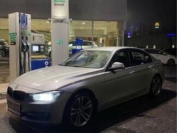 Silver Begagnad 2014 BMW 320 Sport Line Sedan | 137 500 kr (Marknadspris)