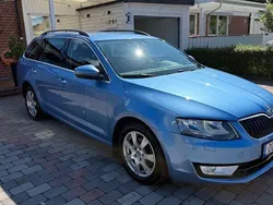 Blå Begagnad 2017 Skoda Octavia Ambition Kombi | 89 900 kr (Marknadspris)
