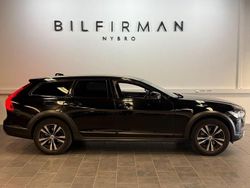 Svart Begagnad 2019 Volvo V90 CC Momentum Kombi | 229 900 kr (Marknadspris)
