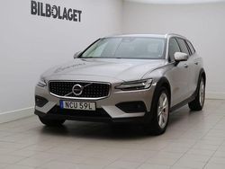 Silver Begagnad 2024 Volvo V60 CC Core Kombi | 404 800 kr (Marknadspris)