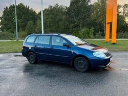 Mörkblå Begagnad 2002 Toyota Corolla Kombi | 29 800 kr (Dyr)
