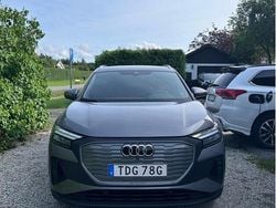Grå Begagnad 2023 Audi Q4 e-tron Proline SUV | 299 900 kr (Superpris)