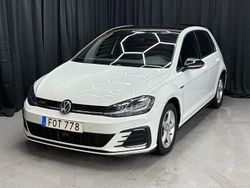 Vit Begagnad 2018 VW Golf VII GTE Halvkombi | 124 900 kr (Marknadspris)