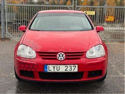Röd Begagnad 2009 VW Golf Trendline Halvkombi | 32 000 kr (Marknadspris)