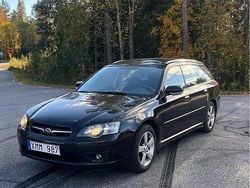 Svart Begagnad 2006 Subaru Legacy Kombi | 30 000 kr (Lite dyr)