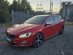 Röd Begagnad 2014 Volvo V60 R-Design Kombi | 139 900 kr (Marknadspris)