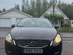 Svart Begagnad 2013 Volvo V60 Kinetic Kombi | 88 900 kr (Bra pris)