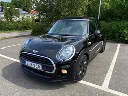 Svart Begagnad 2016 Mini Cooper Halvkombi | 149 000 kr (Marknadspris)