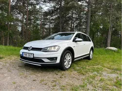 Vit Begagnad 2017 VW Golf Alltrack Kombi | 155 000 kr (Marknadspris)