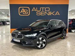 Svart Begagnad 2019 Volvo V60 CC Momentum Kombi | 279 900 kr (Dyr)