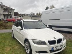 Vit Begagnad 2011 BMW 320 Kombi | 95 000 kr (Marknadspris)