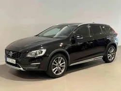 Svart Begagnad 2018 Volvo V60 CC Kombi | 199 500 kr (Marknadspris)