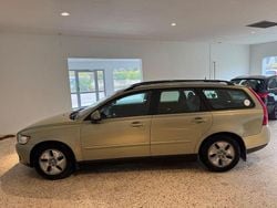 Grön Begagnad 2009 Volvo V50 Kinetic Kombi | 32 900 kr (Marknadspris)