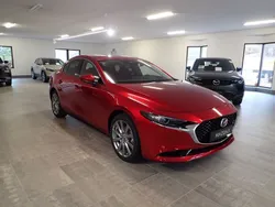 Röd Ny 2024 Mazda 3 Exclusive-Line Sedan | 369 000 kr (Lite dyr)