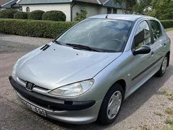 Grå Begagnad 2000 Peugeot 206 Halvkombi | 17 000 kr (Marknadspris)