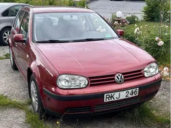 Röd Begagnad 2000 VW Golf IV Trendline Halvkombi | 14 000 kr (Superpris)