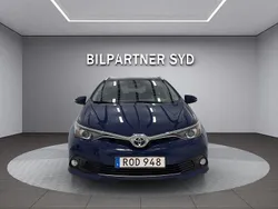 Mörkblå Begagnad 2016 Toyota Auris Touring Sports Active Kombi | 149 900 kr (Marknadspris)
