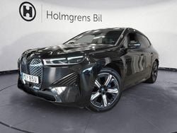 Svart (safirsvart metallic) Begagnad 2022 BMW iX Sport Line SUV | 464 900 kr (Lite dyr)
