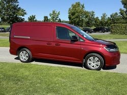 Röd Begagnad 2022 VW Caddy Maxi Minibuss | 229 000 kr (Marknadspris)