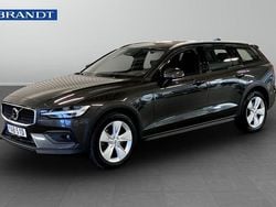 Grå Begagnad 2023 Volvo V60 CC Core Kombi | 364 900 kr (Marknadspris)
