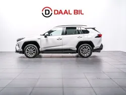Vit Begagnad 2022 Toyota RAV4 Hybrid Edition SUV | 369 700 kr (Bra pris)