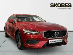 Röd Begagnad 2024 Volvo V60 Core Kombi | 379 500 kr (Marknadspris)