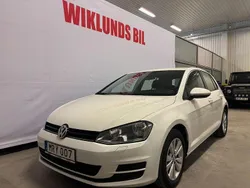 Vit Begagnad 2015 VW Golf VII Halvkombi | 109 900 kr (Marknadspris)