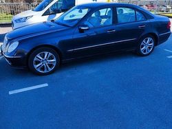Blå Begagnad 2005 Mercedes E350 Avantgarde Sedan | 45 000 kr