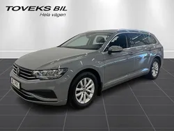 Grå (moonstone grey) Begagnad 2022 VW Passat Business Kombi | 279 900 kr (Marknadspris)