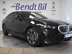 Svart Begagnad 2024 BMW 530e M Sport Sedan | 649 500 kr (Bra pris)