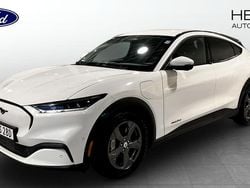 Vit (white) Begagnad 2022 Ford Mustang Mach-E Standard Range SUV | 384 900 kr (Lite dyr)