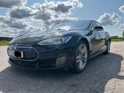 Svart Begagnad 2016 Tesla Model S Sedan | 189 000 kr