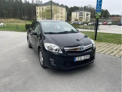 Svart Begagnad 2011 Toyota Auris Hybrid Plus Halvkombi | 120 000 kr (Marknadspris)