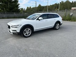 Vit Begagnad 2017 Volvo V90 CC Momentum Kombi | 199 000 kr (Bra pris)