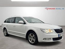 Vit Begagnad 2012 Skoda Superb Elegance Kombi | 89 900 kr (Marknadspris)