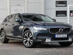 Mörkblå Begagnad 2020 Volvo V90 CC Momentum Kombi | 359 000 kr (Bra pris)