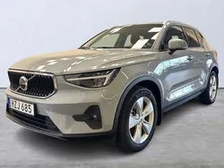 Grå Begagnad 2023 Volvo XC40 Core SUV | 345 000 kr (Marknadspris)