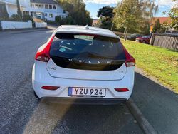 Vit Begagnad 2018 Volvo V40 Momentum Kombi | 160 000 kr (Superpris)
